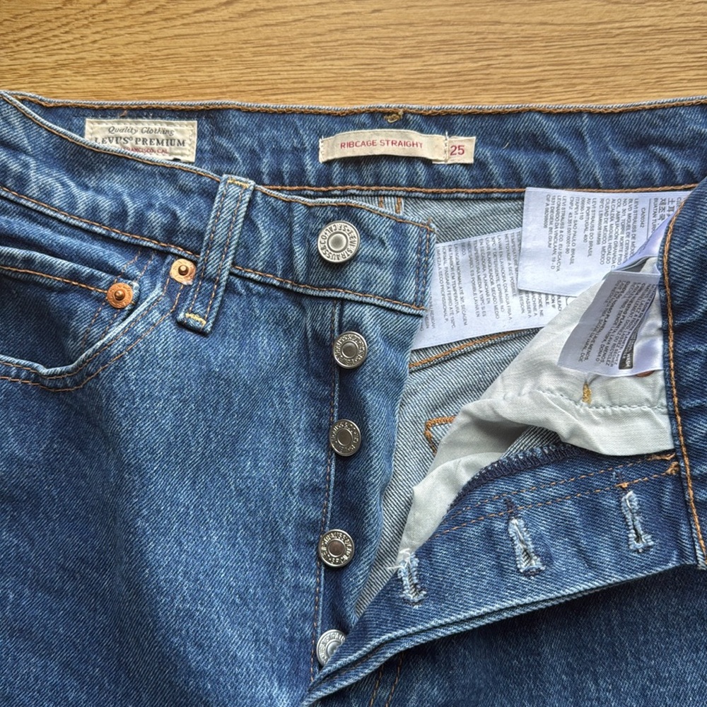 Levi’s Ribcage Straight Jeans - Picture 2 of 5